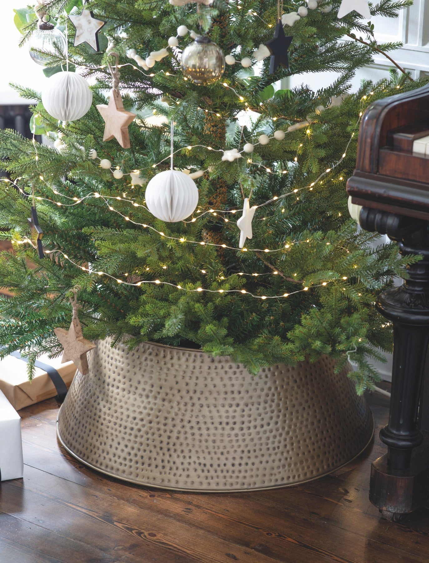 HAMMERED CHRISTMAS TREE SKIRT - ANTIQUE BRASS